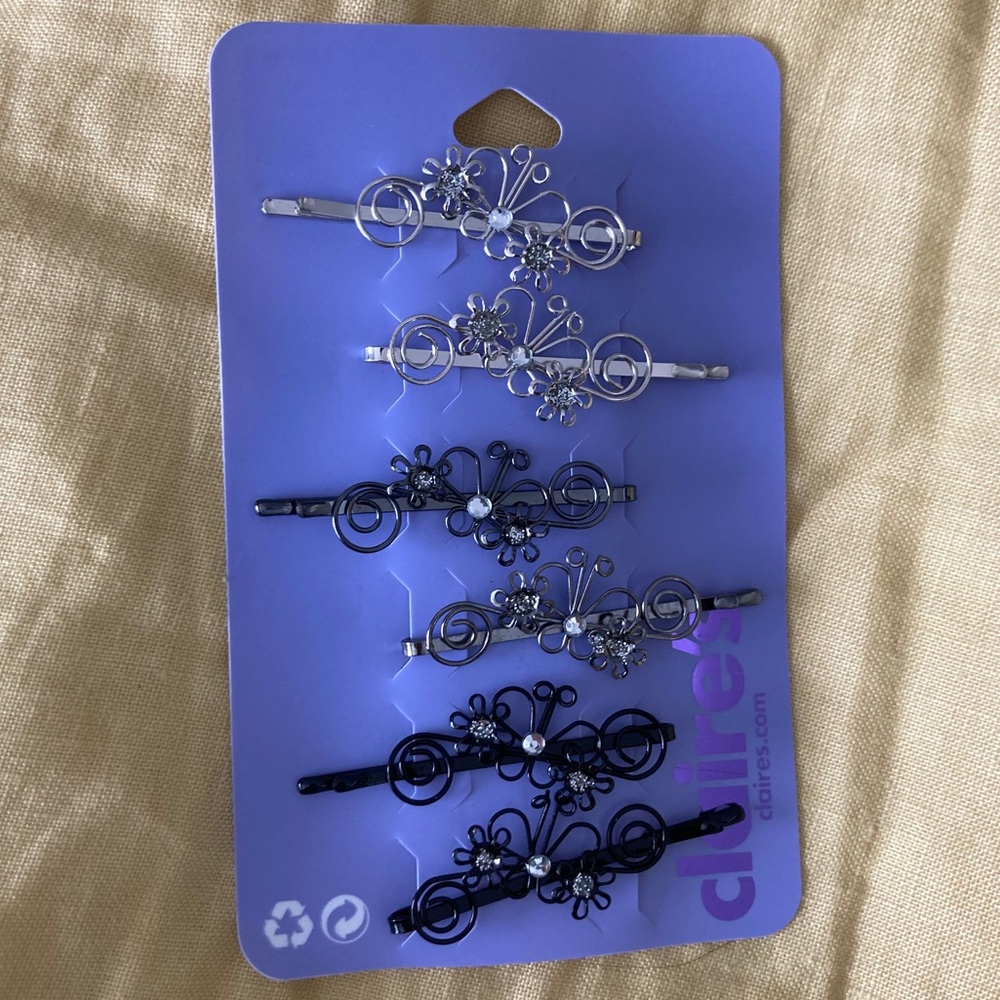 Claire’s Floral Hair Pins